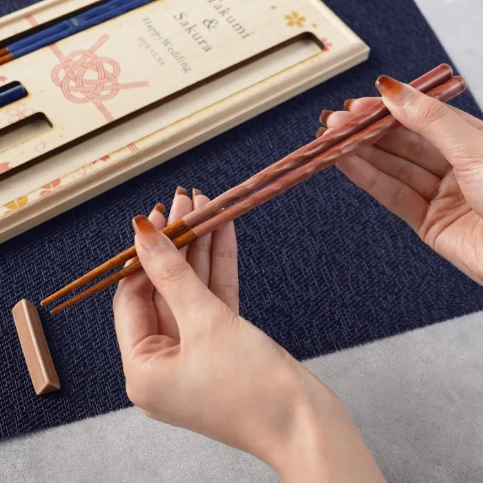 名入れ 桐箱入り KURABI 夫婦箸&箸置きセット 雑貨｜横浜花まりか